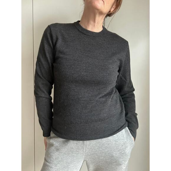 Men's Merino Wool Sweater Size Small Gray Classic Minimalist Lightweight Slim - Picture 5 of 8